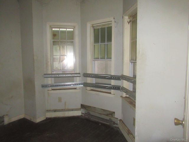 35 Carpenter Avenue, Newburgh, NY 12550