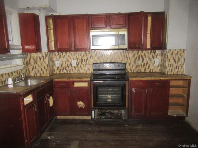 35 Carpenter Avenue, Newburgh, NY 12550