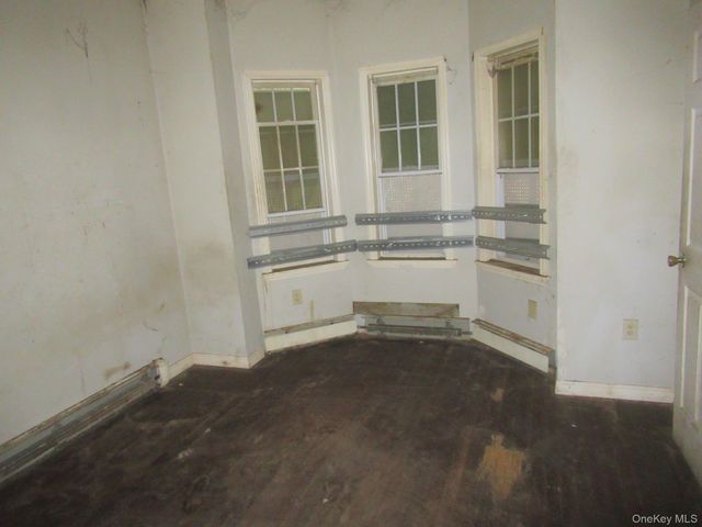 35 Carpenter Avenue, Newburgh, NY 12550