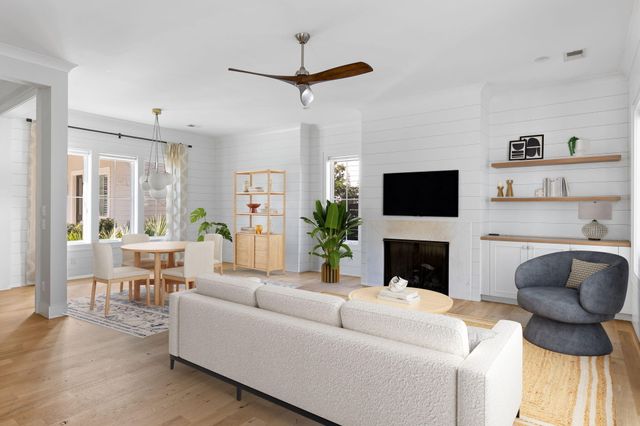 1124 Fulton Hall Lane, Mount Pleasant, SC 29466