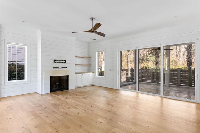 1124 Fulton Hall Lane, Mount Pleasant, SC 29466