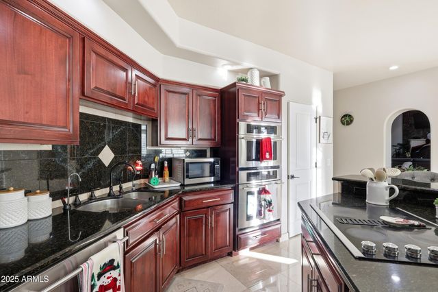 330 N CLOVERFIELD Circle, Litchfield Park, AZ 85340