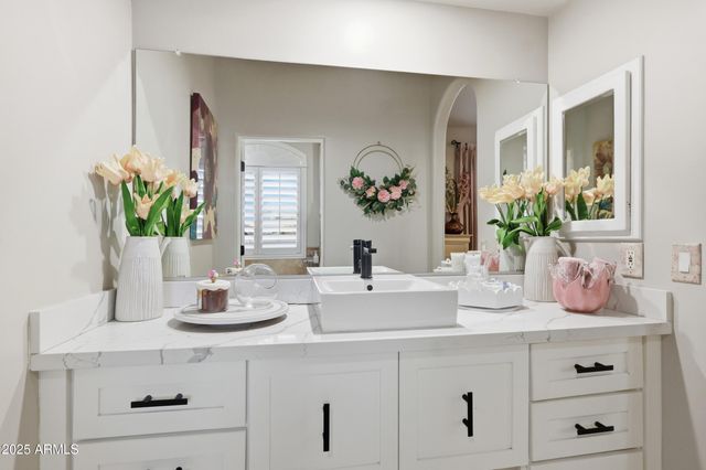 330 N CLOVERFIELD Circle, Litchfield Park, AZ 85340