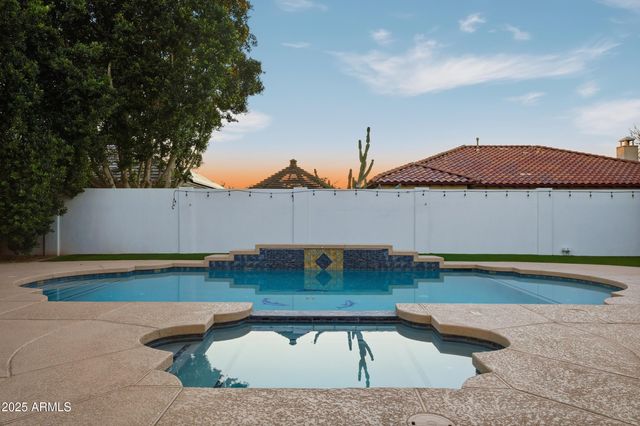 330 N CLOVERFIELD Circle, Litchfield Park, AZ 85340