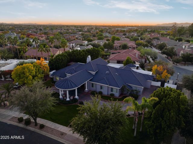 330 N CLOVERFIELD Circle, Litchfield Park, AZ 85340