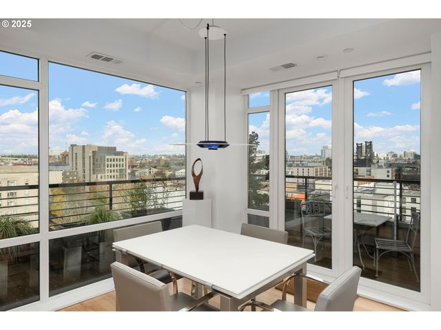 300 Nw 8TH Ave 902, Portland, OR 97209