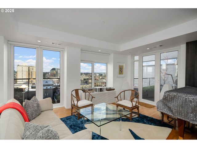 300 Nw 8TH Ave 902, Portland, OR 97209