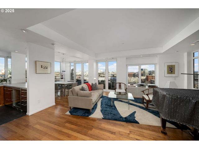 300 Nw 8TH Ave 902, Portland, OR 97209