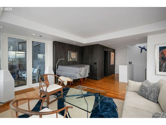 300 Nw 8TH Ave 902, Portland, OR 97209