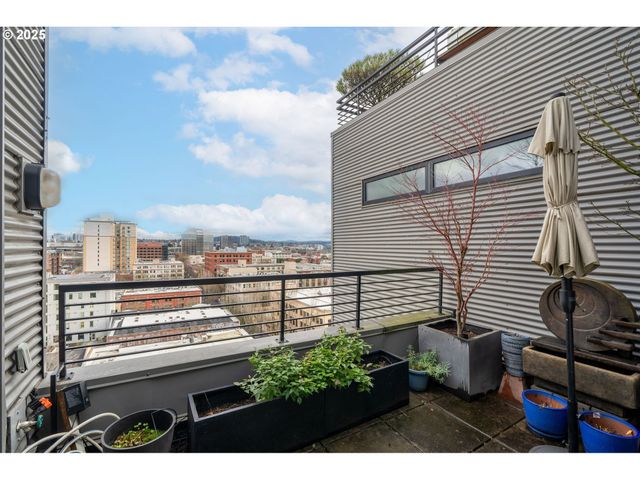 300 Nw 8TH Ave 902, Portland, OR 97209