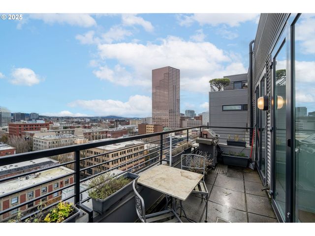 300 Nw 8TH Ave 902, Portland, OR 97209