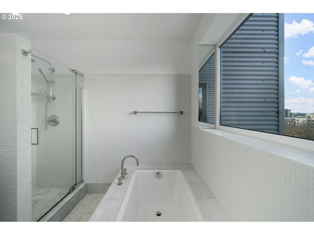 300 Nw 8TH Ave 902, Portland, OR 97209