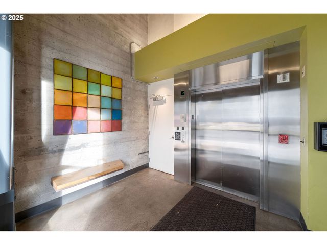 300 Nw 8TH Ave 902, Portland, OR 97209