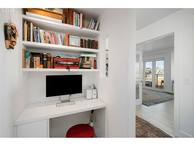 300 Nw 8TH Ave 902, Portland, OR 97209