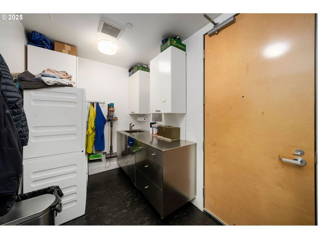 300 Nw 8TH Ave 902, Portland, OR 97209