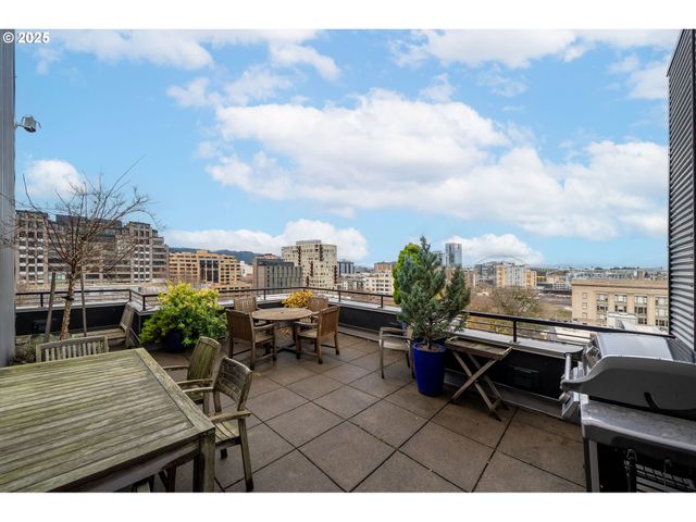 300 Nw 8TH Ave 902, Portland, OR 97209