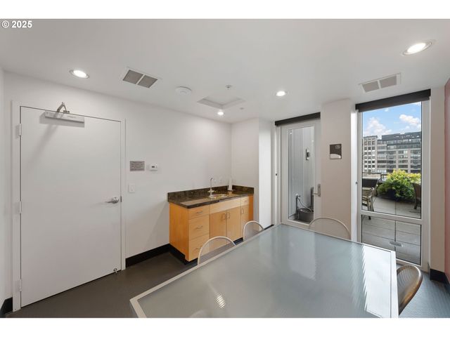 300 Nw 8TH Ave 902, Portland, OR 97209