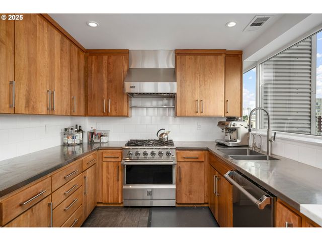 300 Nw 8TH Ave 902, Portland, OR 97209