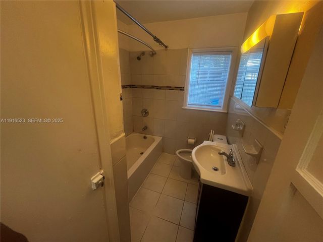 11108 Peachtree Dr 1, Miami, FL 33161