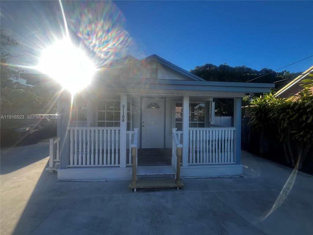 11108 Peachtree Dr 1, Miami, FL 33161