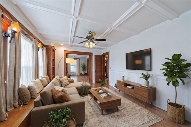 105 NE Douglas Street, Lee's Summit, MO 64063