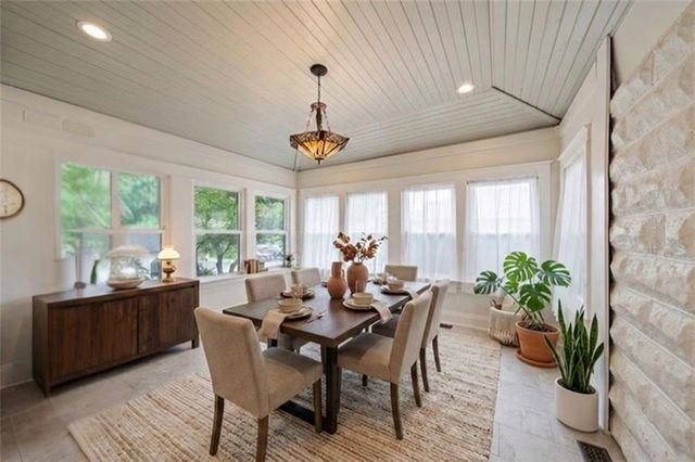 105 NE Douglas Street, Lee's Summit, MO 64063