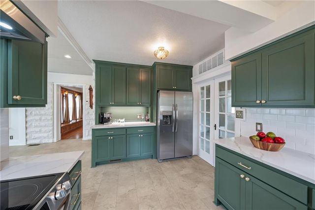 105 NE Douglas Street, Lee's Summit, MO 64063