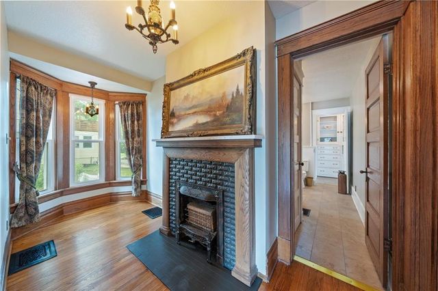 105 NE Douglas Street, Lee's Summit, MO 64063