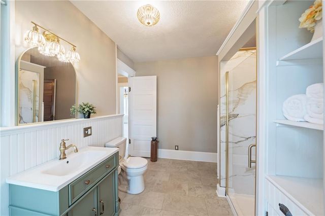 105 NE Douglas Street, Lee's Summit, MO 64063