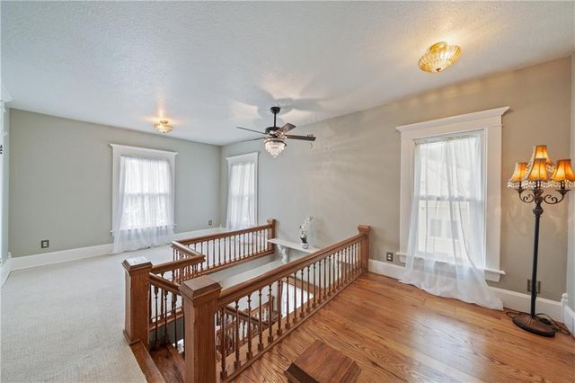 105 NE Douglas Street, Lee's Summit, MO 64063