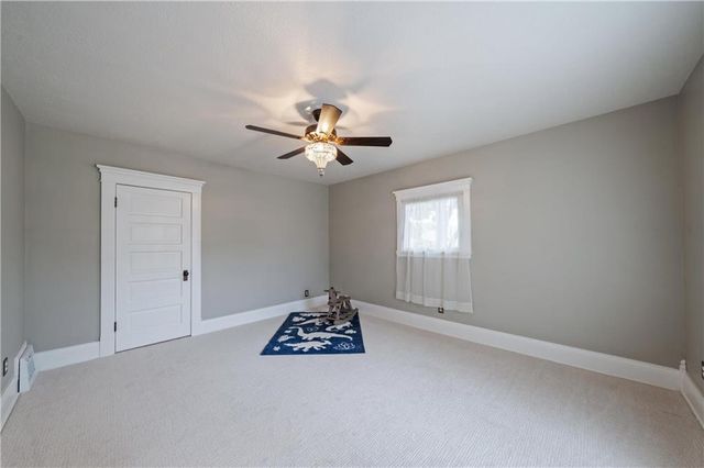 105 NE Douglas Street, Lee's Summit, MO 64063