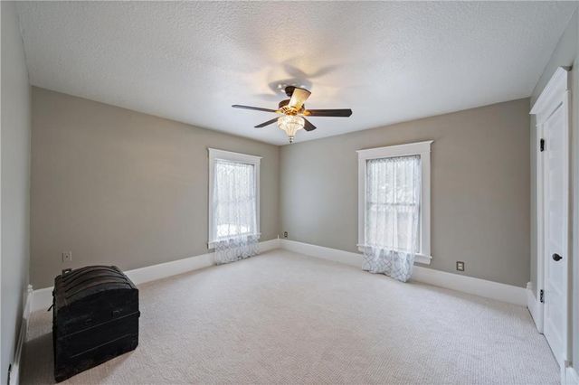 105 NE Douglas Street, Lee's Summit, MO 64063
