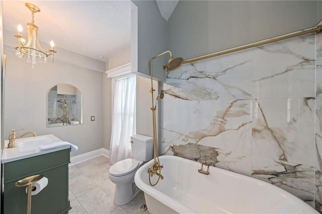 105 NE Douglas Street, Lee's Summit, MO 64063