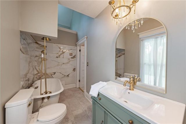 105 NE Douglas Street, Lee's Summit, MO 64063