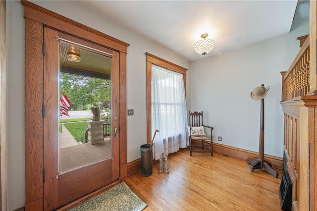 105 NE Douglas Street, Lee's Summit, MO 64063