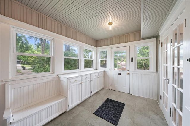 105 NE Douglas Street, Lee's Summit, MO 64063