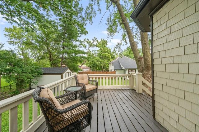 105 NE Douglas Street, Lee's Summit, MO 64063