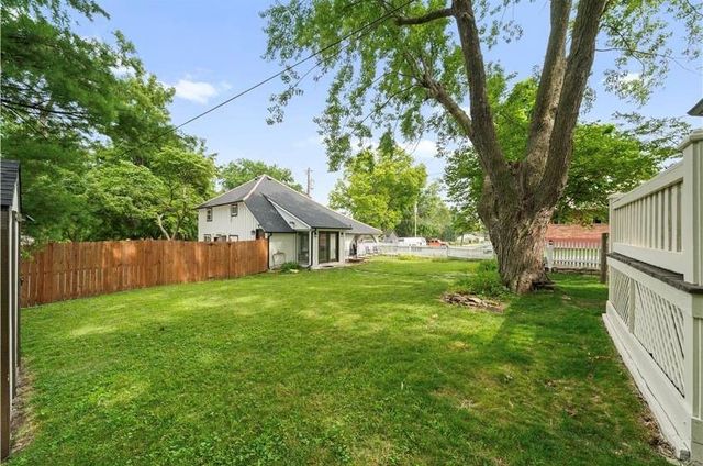 105 NE Douglas Street, Lee's Summit, MO 64063