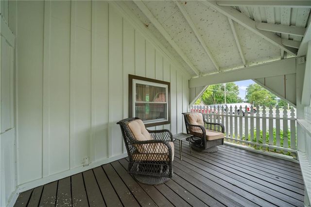105 NE Douglas Street, Lee's Summit, MO 64063