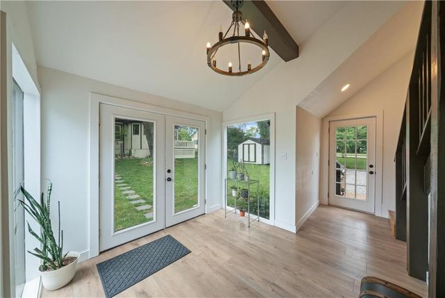 105 NE Douglas Street, Lee's Summit, MO 64063