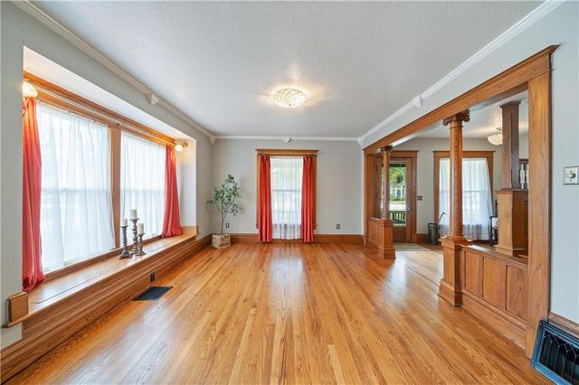 105 NE Douglas Street, Lee's Summit, MO 64063