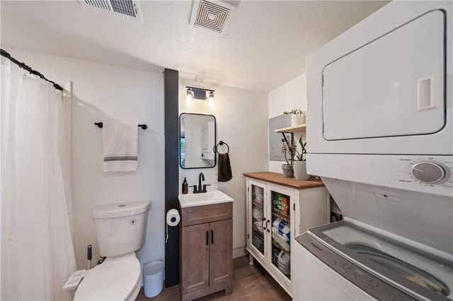 105 NE Douglas Street, Lee's Summit, MO 64063