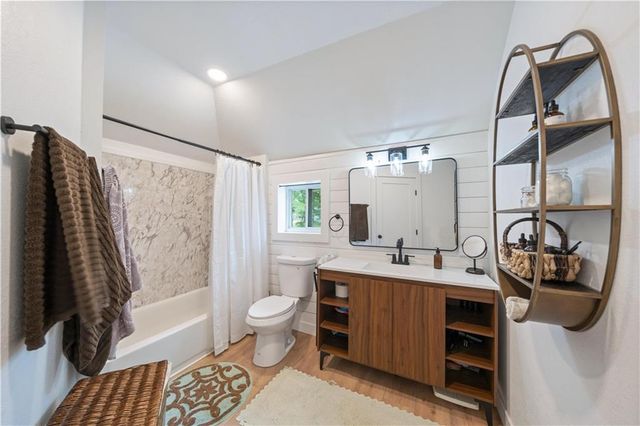 105 NE Douglas Street, Lee's Summit, MO 64063