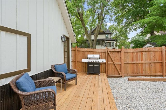 105 NE Douglas Street, Lee's Summit, MO 64063