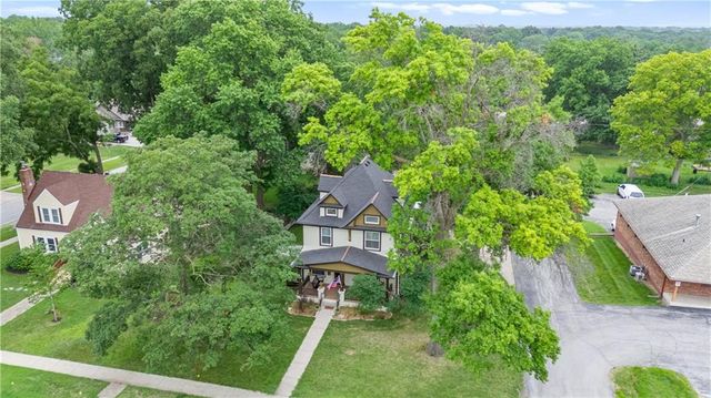 105 NE Douglas Street, Lee's Summit, MO 64063