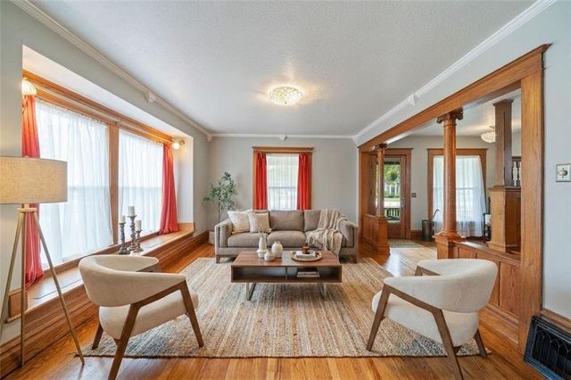 105 NE Douglas Street, Lee's Summit, MO 64063
