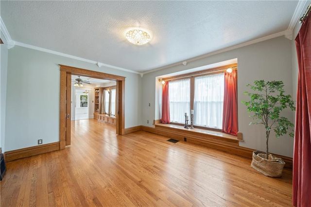 105 NE Douglas Street, Lee's Summit, MO 64063