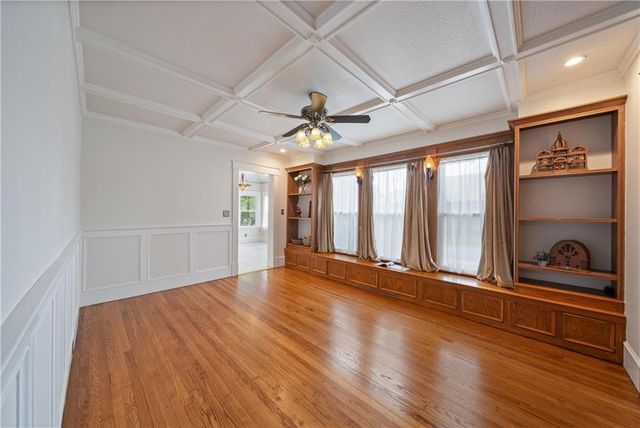105 NE Douglas Street, Lee's Summit, MO 64063