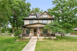 105 NE Douglas Street, Lee's Summit, MO 64063