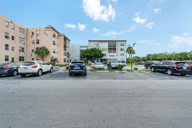 2840 Somerset Drive 207M, Lauderdale Lakes, FL 33311